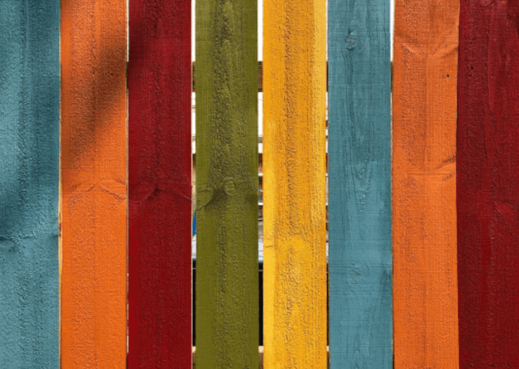 Zaun streichen – Tipps & Tricks für Gartenzaun-Farbe