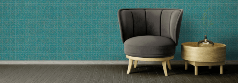 Sessel vor blau-grüner Wand