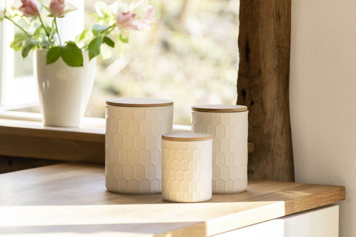 WENKO Aufbewahrungsdose Maya 1,3 L, FSC, Vorratsdose aus Keramik mit  Bambus-Deckel | Seifenspender & Becher | Badaccessoires | Bad & Sanitär |  markenbaumarkt24